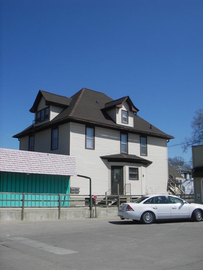 Photo - 1569 1st Ave SE