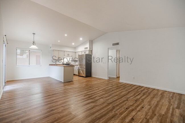 Photo - 909 W Malibu Dr