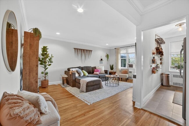 Photo - 325 King St