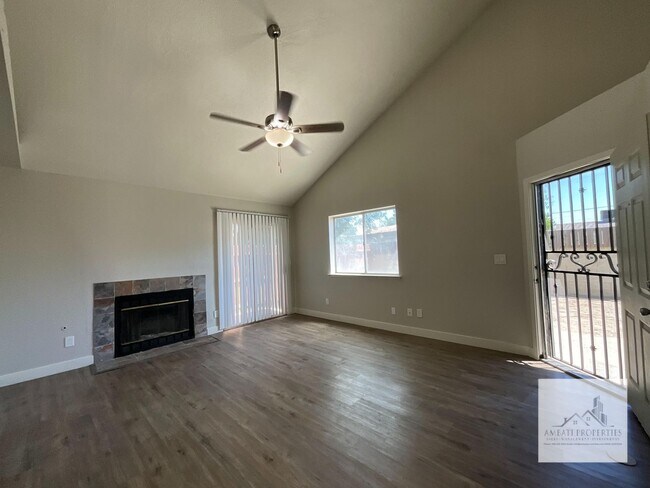 Photo - 7016 N Thorne Ave Unidad 104