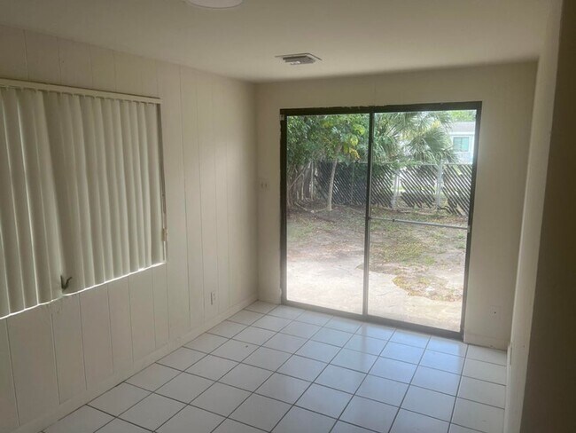 Photo - 2410 SW 44th Ave