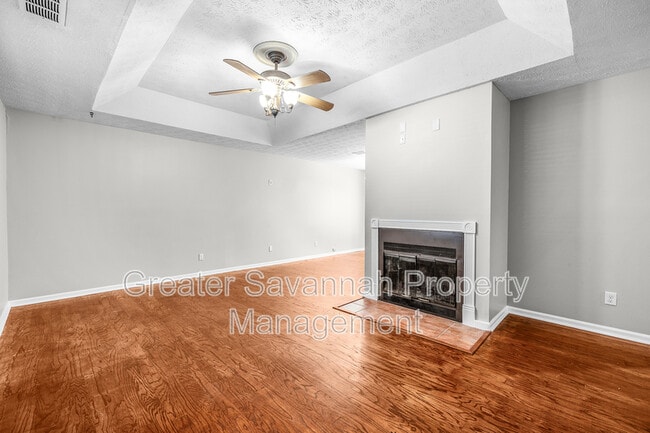 Photo - 615 W Tietgen St