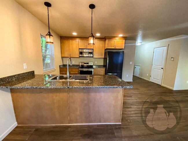 Photo - Willamina Duplex Unidad B