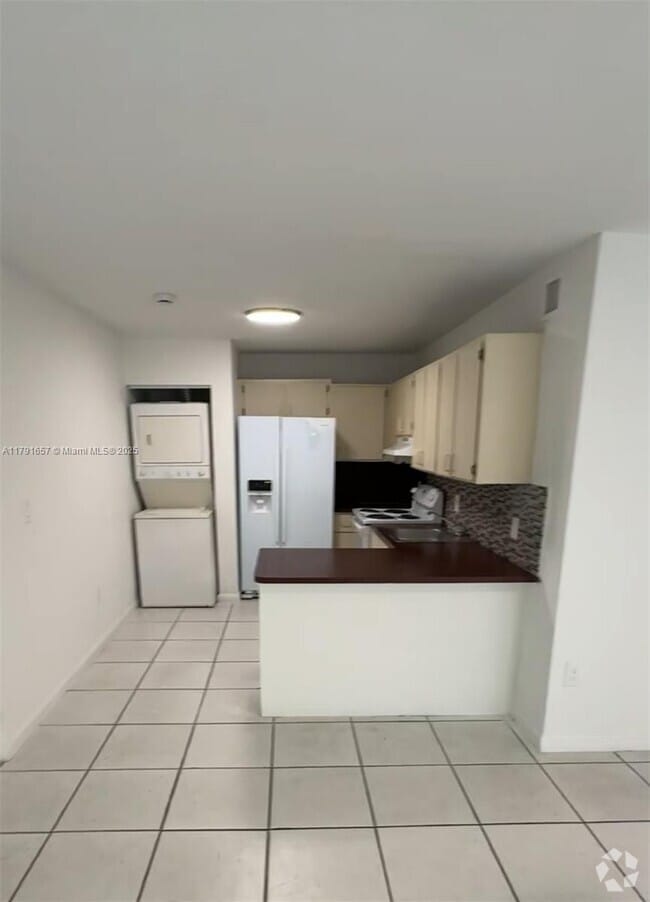 Building Photo - 2727 NW 17th Terrace Unit 303 Rental