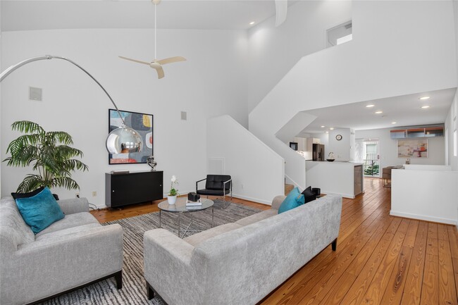 Building Photo - 6916 Yellowstone Way Dr