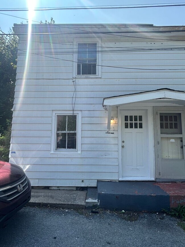 Section 8 considered - Cozy two bedroom in... - Section 8 considered - Cozy two bedroom in... House
