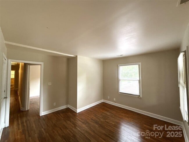 Photo - 2729 Bancroft St Unit 4