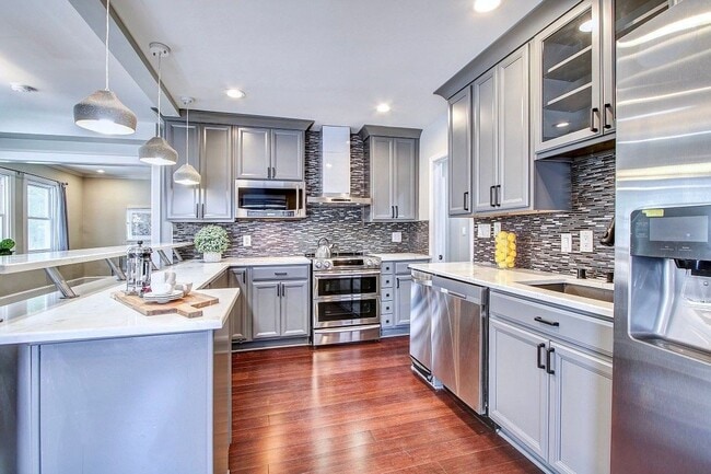 Photo - Gorgeous 5 BED + 3.5 Ba in Main House, 1 + 1 in BSMT, 1 + 1 above garage  in the Heart of Downtow...