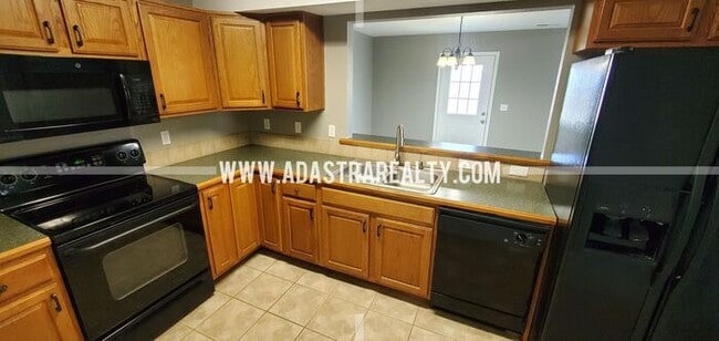 Photo - Spacious Basehor Townhome-Available NOW!!