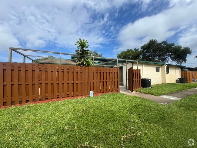 Building Photo - 1047 Manor Dr Rental