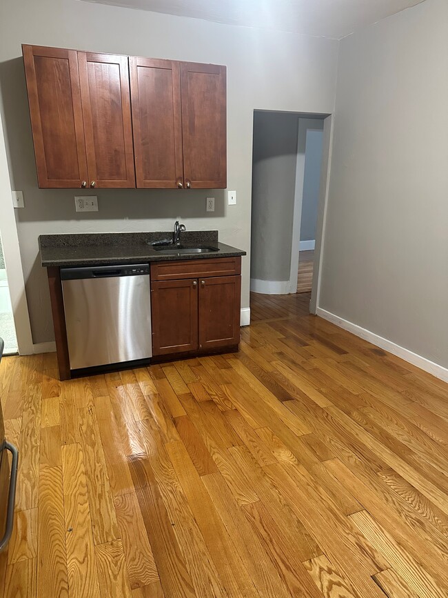 Photo - 33 Algonquin St Unidad #2