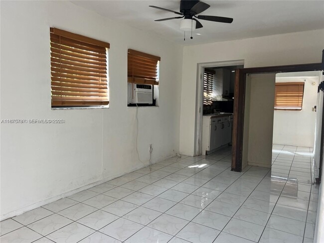 Building Photo - 7021 SW 30th St Unit 1