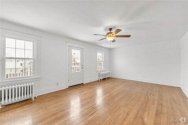 Building Photo - 2555 Main St Rental