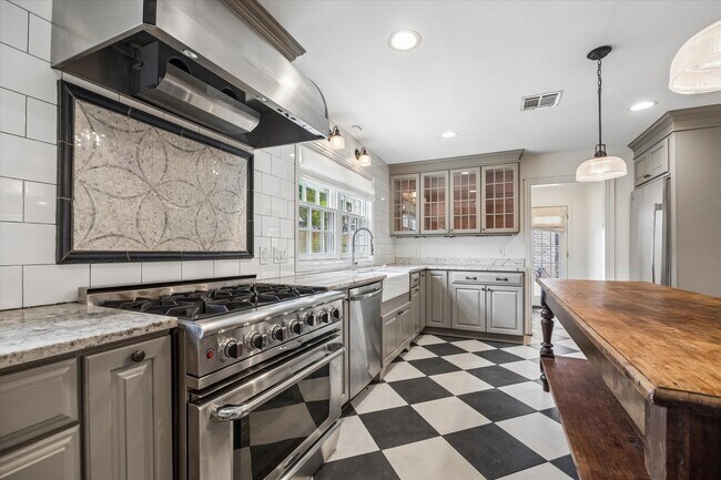 Photo - 5210 Meadow Lake Ln