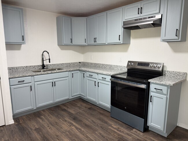 Photo - 1124 S Holly Ln