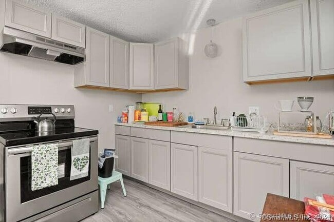 Building Photo - 298 Old Waterbury Rd Rental
