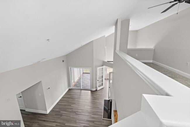 Building Photo - 6520 Lake Park Dr Unit 301