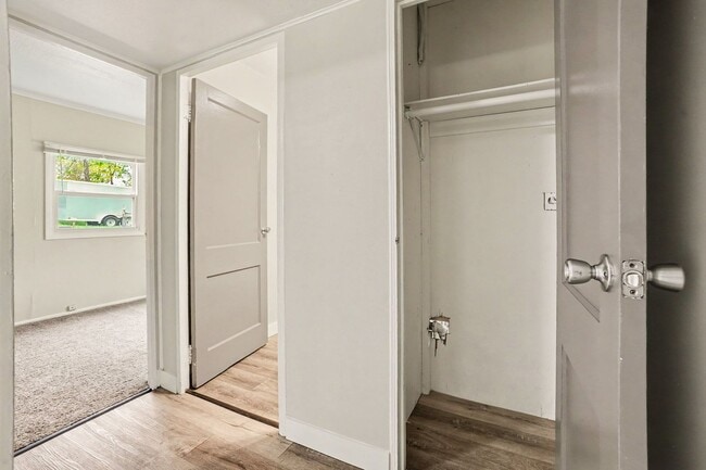 Photo - *Available with no security deposit with Obligo!* Cute Remodeled Two Bedroom 1 Bathroom Bungalow!