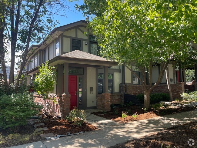 Building Photo - An Inviting Cherry Creek Lifestyle! Rental