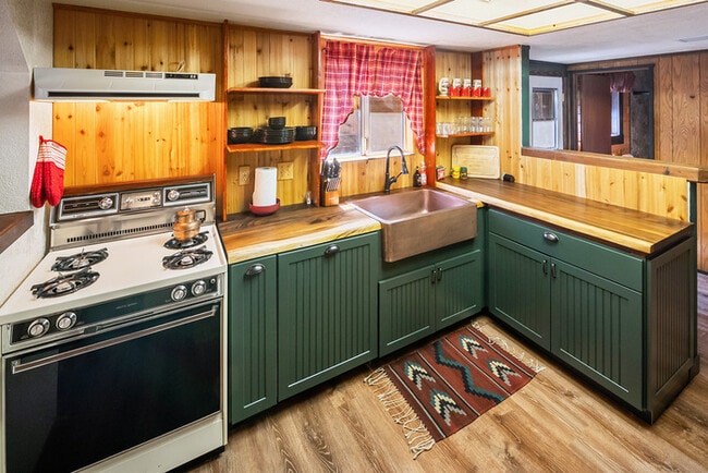 Charming 2 Bedroom Home in Erwin Lake