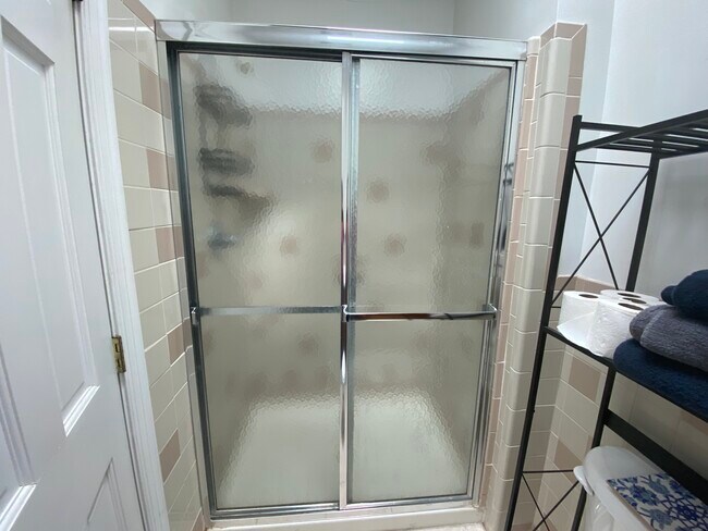 Baño - 106 Quincy Plz NE