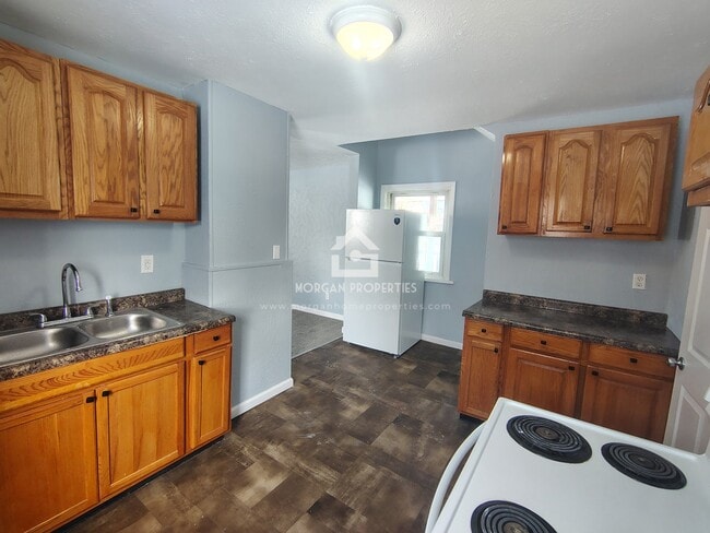 Photo - 1001 W 1st St