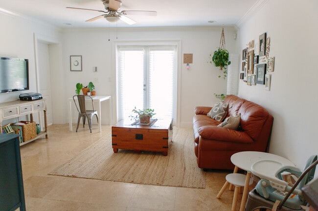 Living - 247 Malverne Rd Unit 247