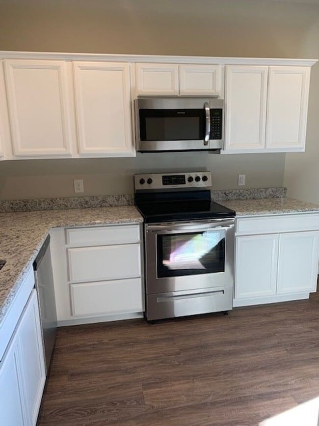 Building Photo - $200 Off first month Rental