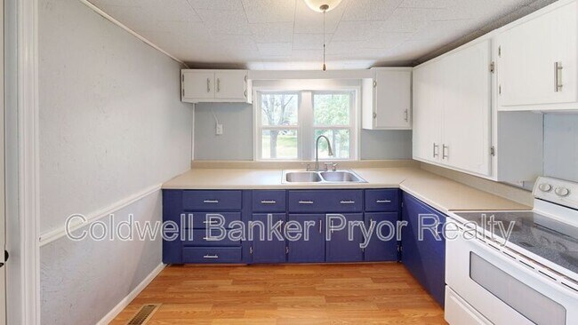 Photo - 210 6th St
