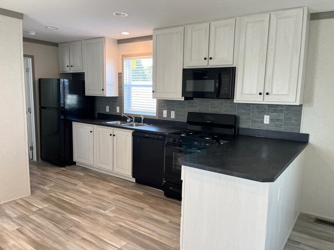 Photo - 109 Desander Dr