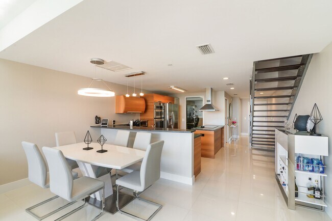 Photo - 2950 NE 188th St Unidad # 411