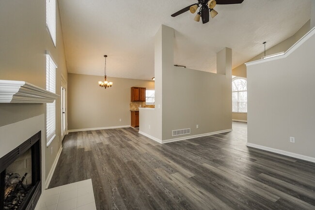 Photo - 742 Bouvier Ct