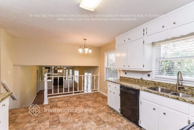 Photo - 981 Flagg Way NW