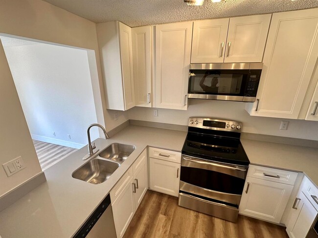 Photo - 1631 Cypress Way E