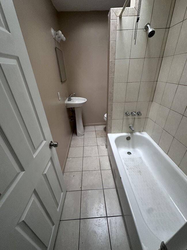 Photo - 2647 S 68th St