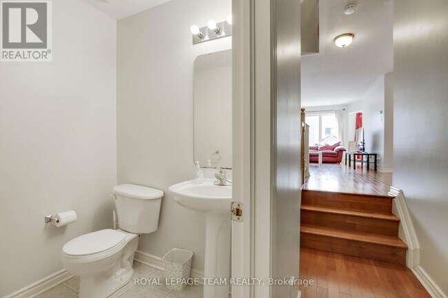 Photo - 33 Scampton Dr