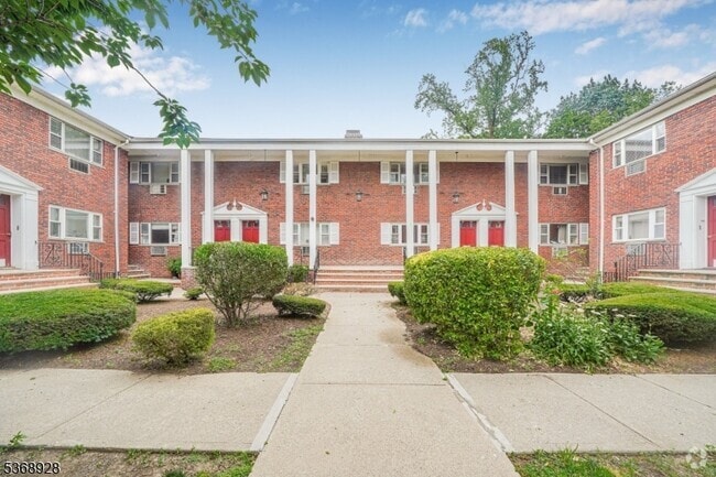 Building Photo - 640 Franklin Ave Rental