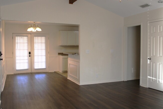 Photo - 1610 Christine Rd