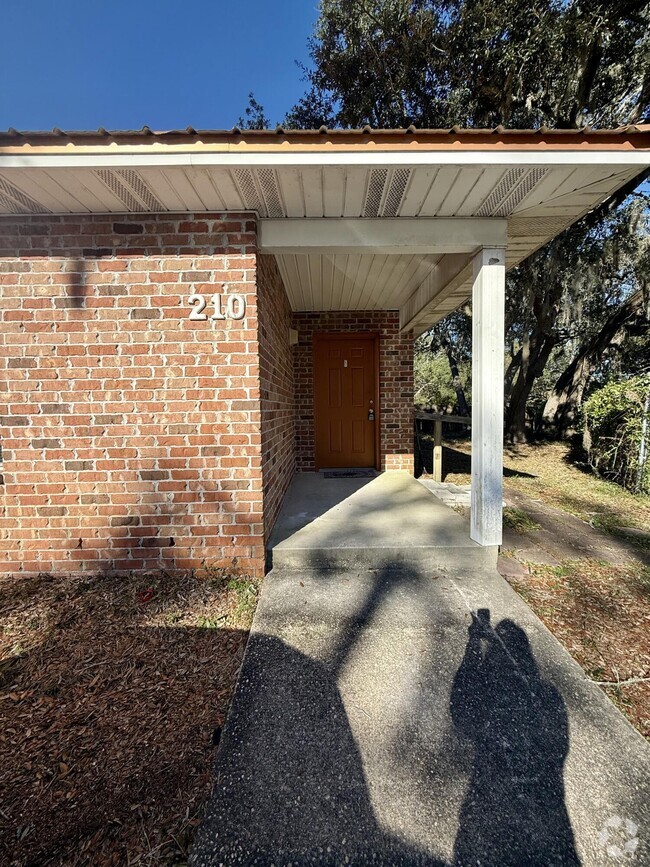 Building Photo - 210 Classic Manor Ct Rental