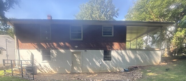 Photo - 139 Winthrop Dr