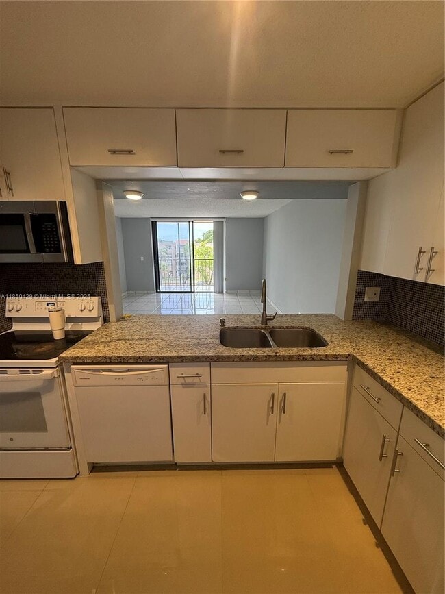 Photo - 8625 NW 8th St Unidad 420