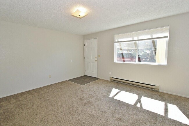 Building Photo - 86 N Raymond St Rental