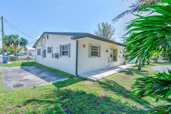 Photo - 201 SW 9th Ave Unit 1-3