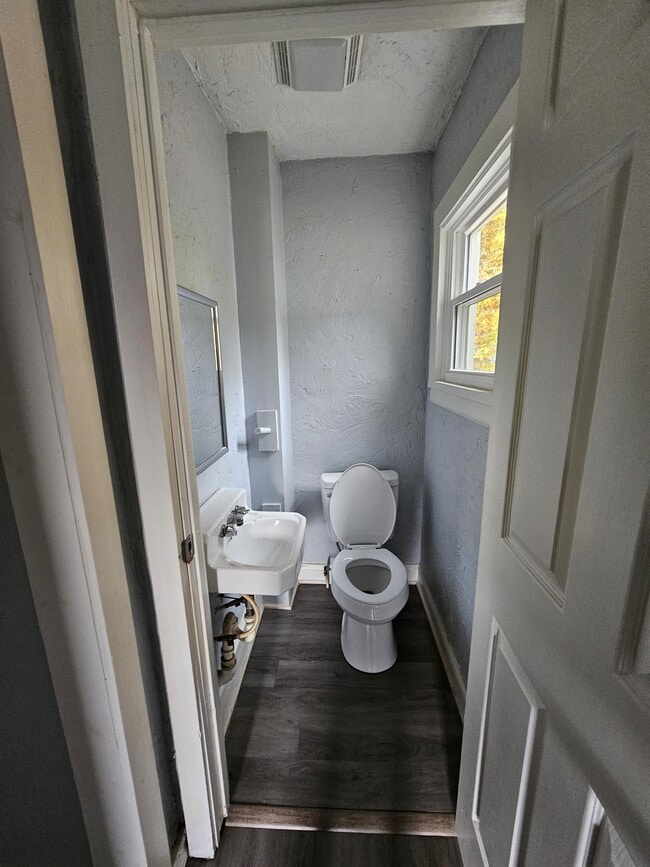 Photo - 912 W 3rd St