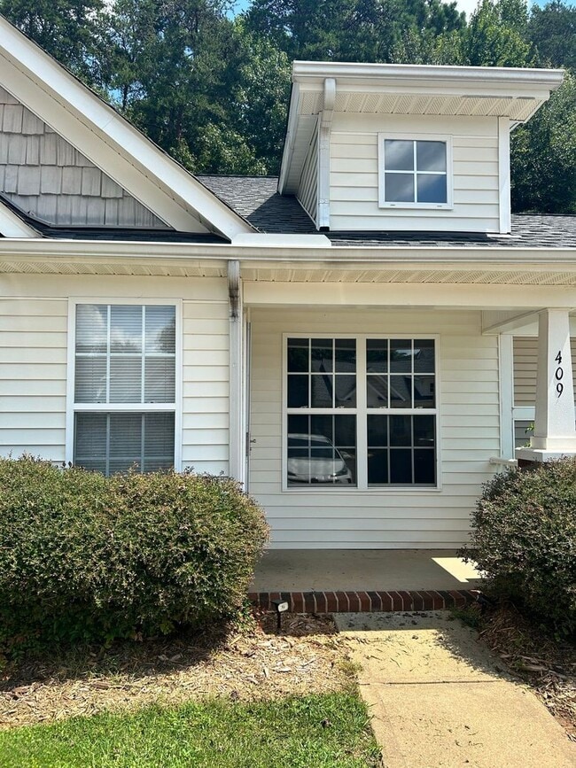 Building Photo - 2-Bedroom Townhome in Olde Towne Community