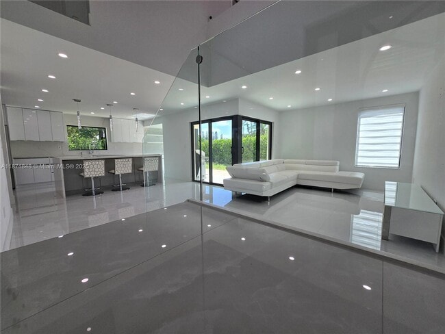 Building Photo - 6711 SW 127th Pl Rental