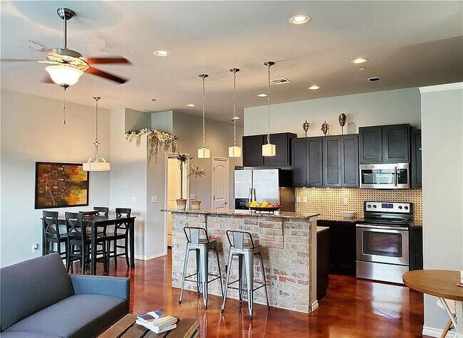 Photo - 477 S Fretz Ave