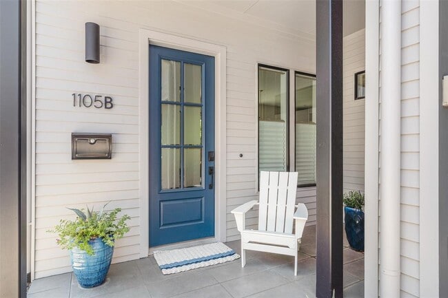 Photo - 1217 1/2 W 39th St