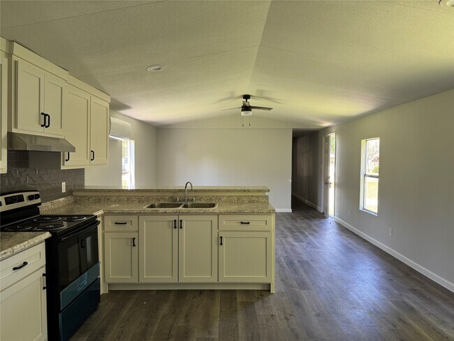 Photo - 1915 W Sealy St