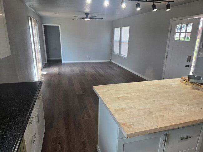 Photo - 22101 400 Ave